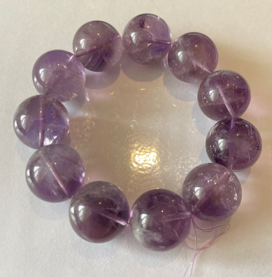 No.02 Limited Edition
Dawn Mist Rabbit Hair Amethyst Bracelet