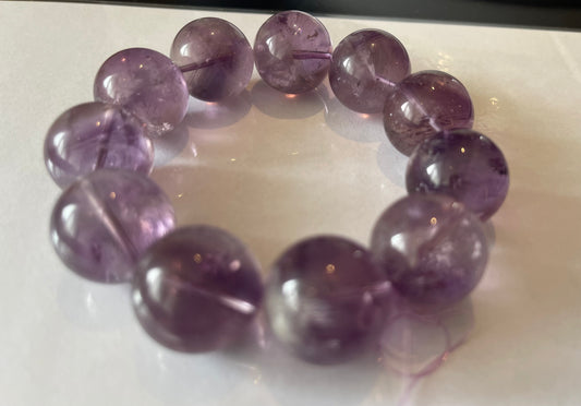 No.02 Limited Edition
Dawn Mist Rabbit Hair Amethyst Bracelet