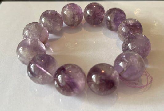 No.03 Limited Edition
Twilight Bloom Rabbit Hair Amethyst Bracelet