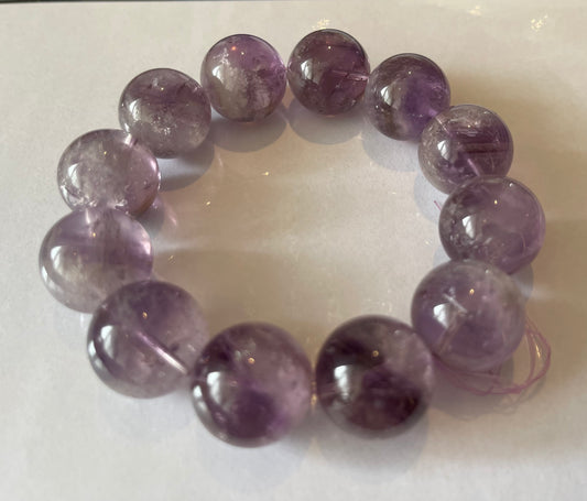 No.03 Limited Edition
Twilight Bloom Rabbit Hair Amethyst Bracelet