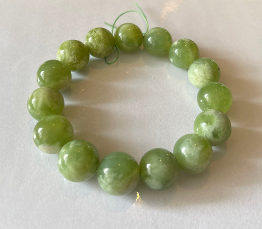 No.21 Limited Edition muscat grape & cream style bracelet (Green Serpentine)